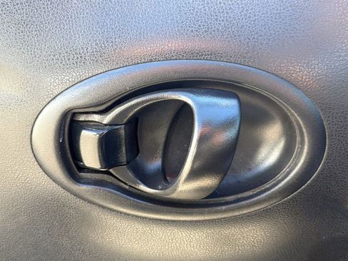 Used 2019 Nissan Versa S image 17