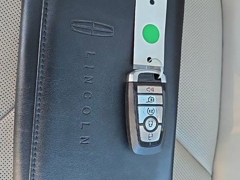 Used 2022 Lincoln Nautilus Reserve image 24