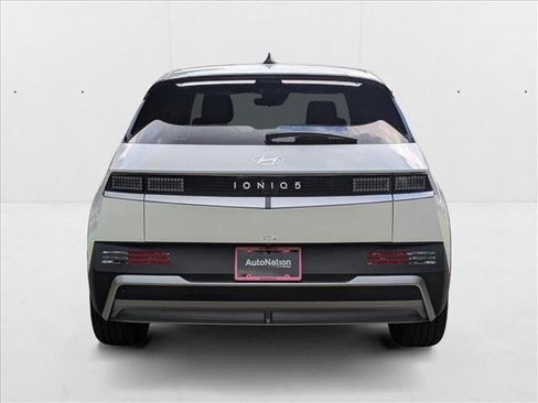 New 2025 Hyundai Ioniq 5 SE image 8