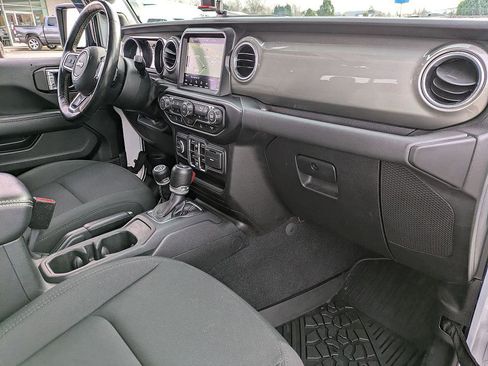 Used 2022 Jeep Gladiator Overland w/ LED Lighting Group image 35