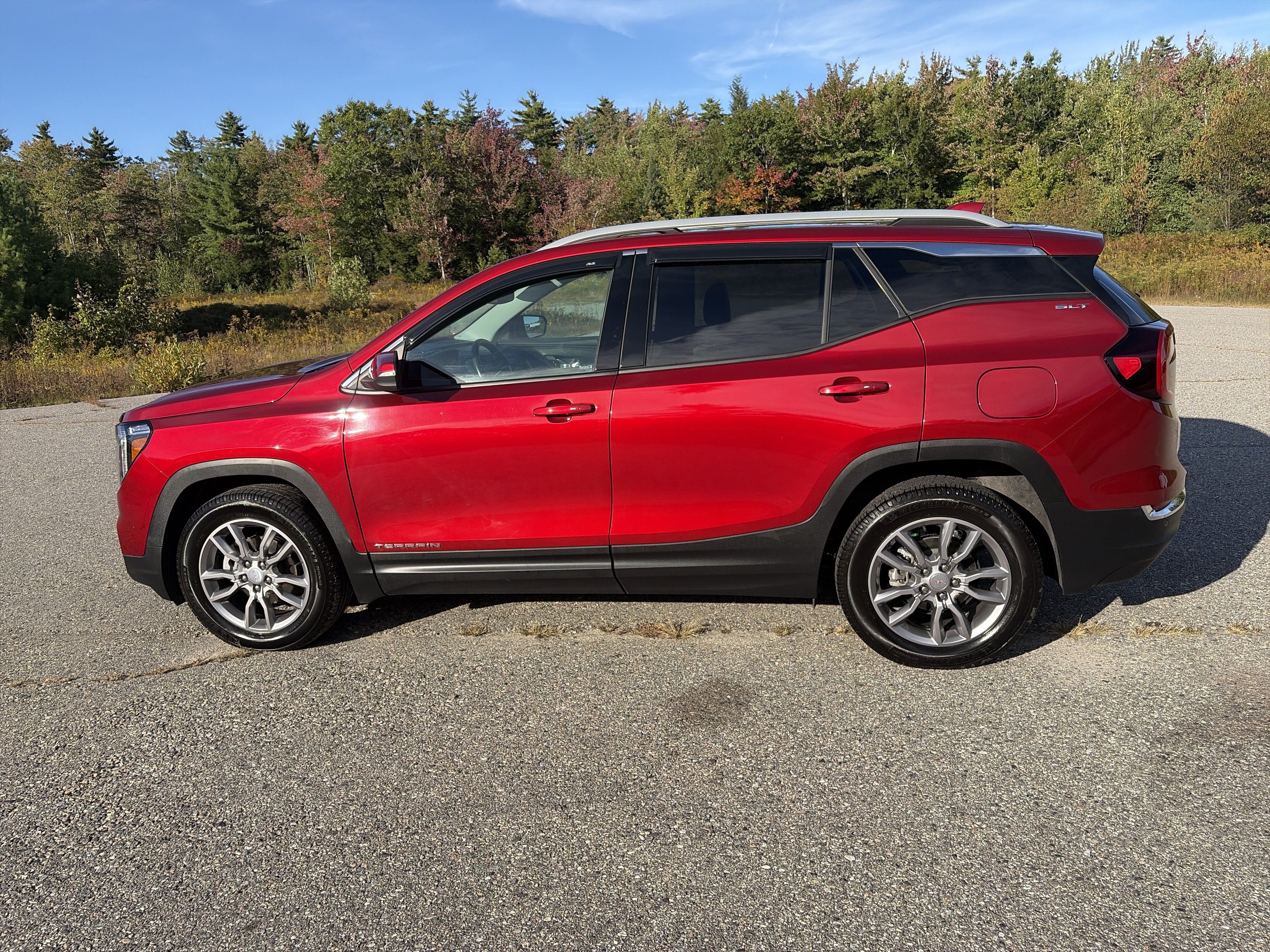 Used 2022 GMC Terrain SLT w/ Infotainment Package II AWD/4WD image 8