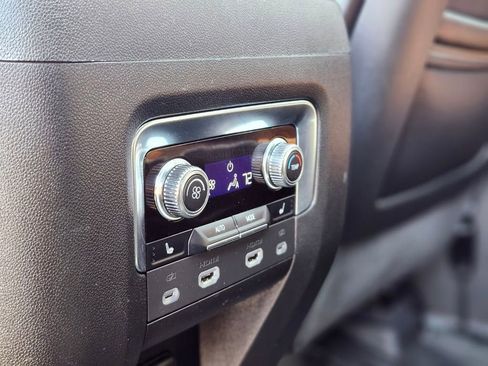 Used 2023 GMC Yukon Denali Ultimate AWD/4WD image 15
