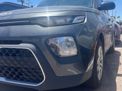 Used 2022 Kia Soul LX FWD image 3