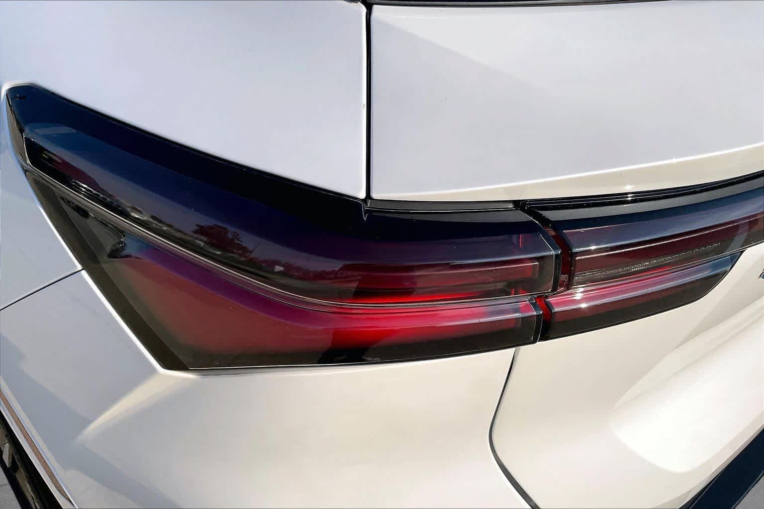 Used 2024 Chevrolet Equinox EV LT w/ LPO, All-Weather Mat Package FWD image 26