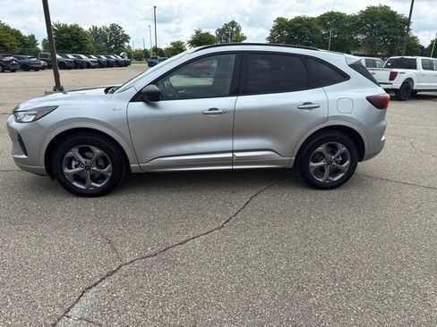 Used 2023 Ford Escape ST-Line w/ Tech Pack #1 AWD/4WD image 3