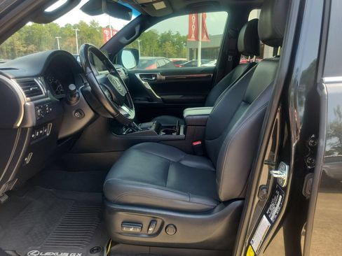 Used 2023 Lexus GX 460 Premium w/ Accessory Package AWD/4WD image 16