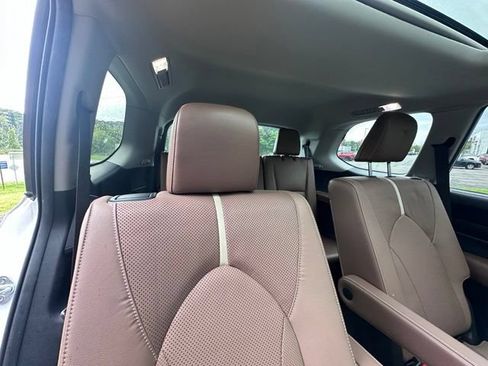 Used 2024 Toyota Grand Highlander AWD image 9
