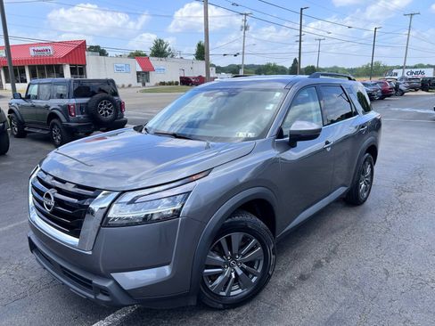 Used 2022 Nissan Pathfinder SV AWD/4WD image 16