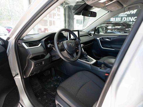 Used 2025 Toyota RAV4 XLE image 8