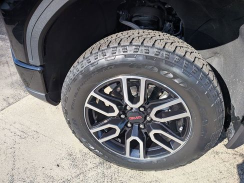 Certified 2025 GMC Sierra 1500 AT4 w/ AT4 Premium Package AWD/4WD image 7