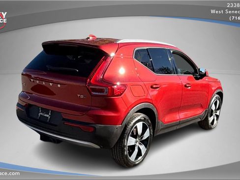 Used 2019 Volvo XC40 T5 Momentum image 5
