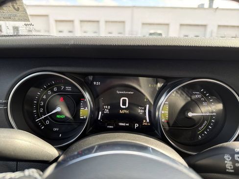 Used 2023 Jeep Wrangler Unlimited Sahara w/ Cold Weather Group AWD/4WD image 23