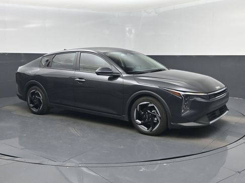 Certified 2025 Kia K4 EX image 1