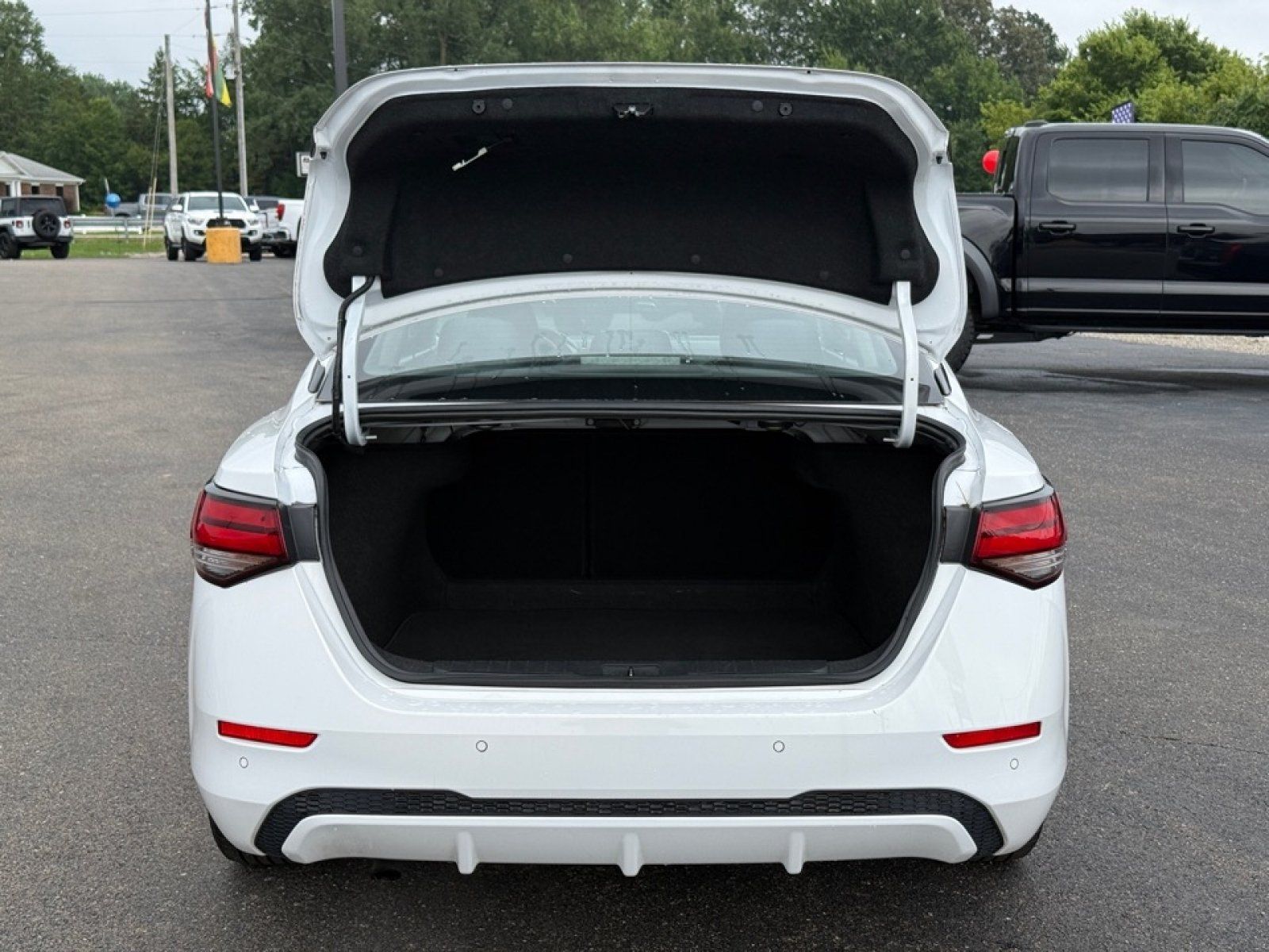 Used 2024 Nissan Sentra SV FWD image 36