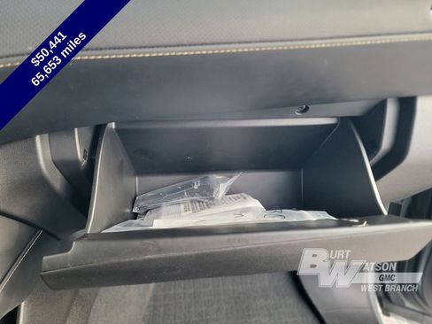 Used 2023 GMC Yukon XL SLT w/ SLT Premium Package image 21