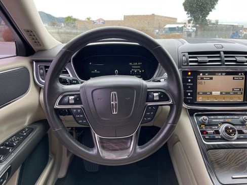 Used 2017 Lincoln Continental Select image 12