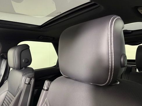 Certified 2025 Land Rover Discovery S image 12