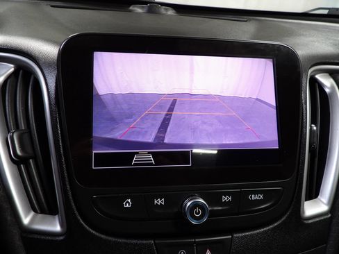 Used 2022 Chevrolet Malibu LT FWD image 17