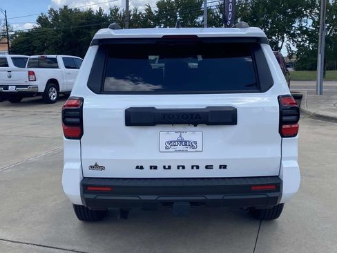Used 2025 Toyota 4Runner SR5 RWD image 7