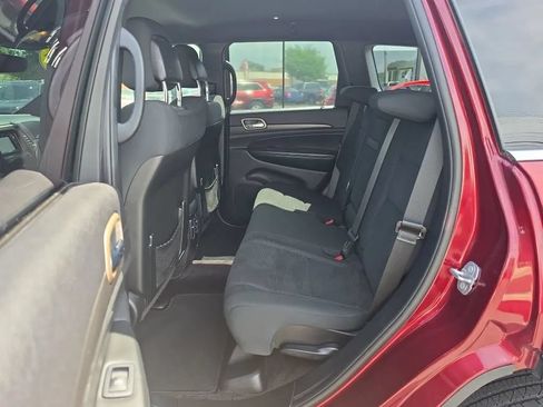 Used 2017 Jeep Grand Cherokee Laredo w/ Quick Order Package 23E AWD/4WD image 14