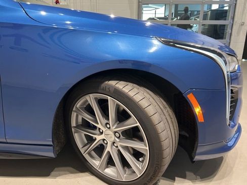 Used 2022 Cadillac CT4 V image 4