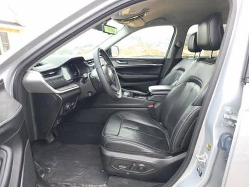 Used 2023 Jeep Grand Cherokee L Limited w/ Luxury Tech Group II image 6