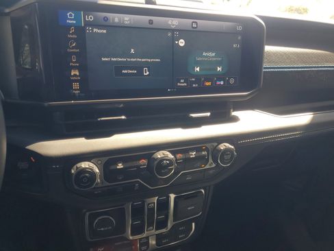 Used 2024 Jeep Wrangler Rubicon image 25