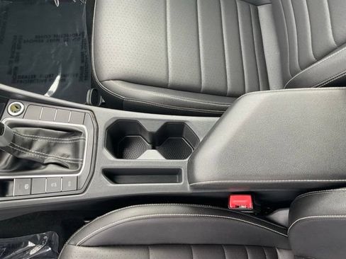 Used 2024 Volkswagen Jetta SE FWD image 19