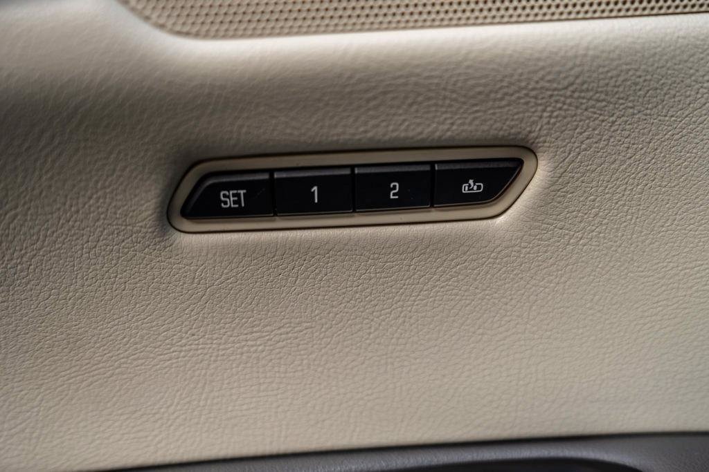 Used 2018 Cadillac XT5 Luxury w/ Driver Awareness Package FWD image 38