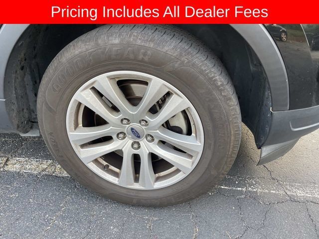 Used 2018 Ford Explorer XLT w/ Equipment Group 202A AWD/4WD image 12