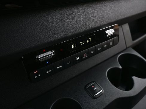 Used 2024 Mercedes-Benz Sprinter 2500 image 13