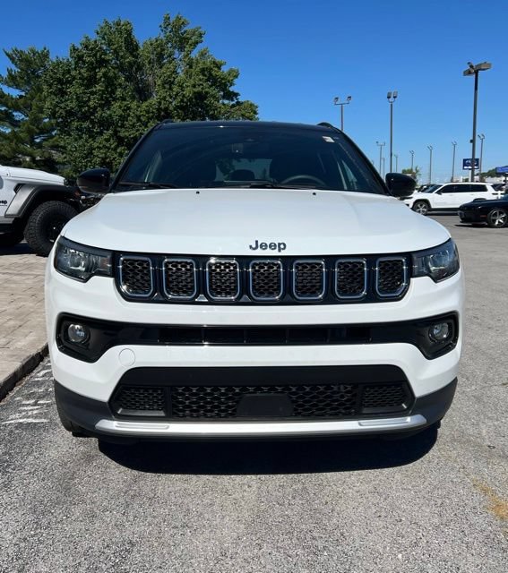 Used 2024 Jeep Compass Limited AWD/4WD image 4