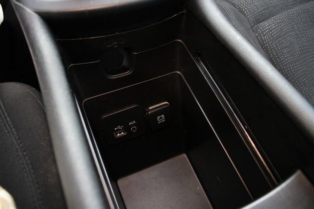 Used 2015 Chrysler 200 Limited FWD image 13