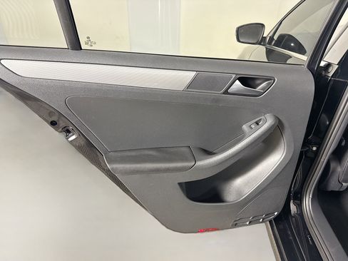 Used 2017 Volkswagen Jetta SE image 26