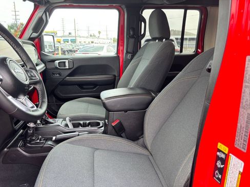 Used 2025 Jeep Wrangler Unlimited Sahara AWD/4WD image 28