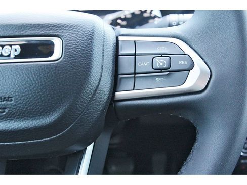 Used 2023 Jeep Compass Latitude AWD/4WD image 14