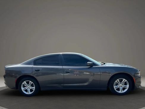 Used 2022 Dodge Charger SXT RWD image 4