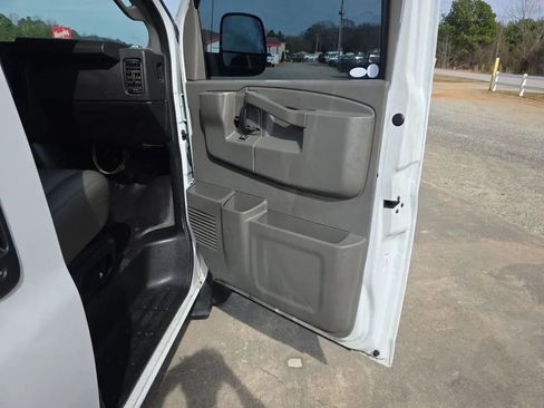 Used 2019 Chevrolet Express 3500 Extended w/ Driver Convenience Package RWD image 32