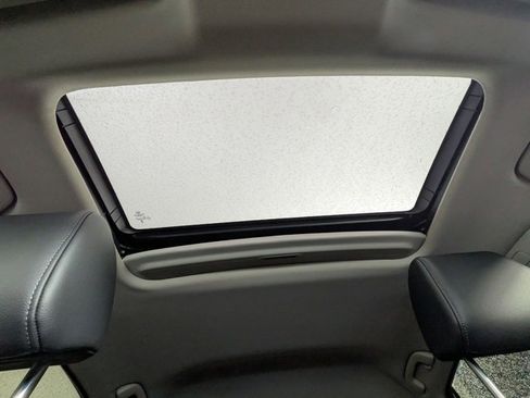 Used 2024 Honda Civic EX-L image 6