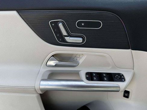 Used 2023 Mercedes-Benz GLA 250 w/ Premium Package image 19