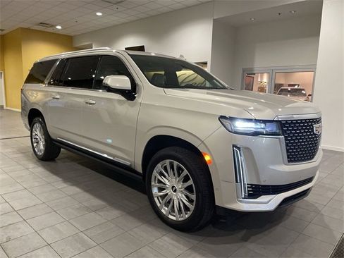 Certified 2022 Cadillac Escalade ESV Premium Luxury w/ Performance Package image 8