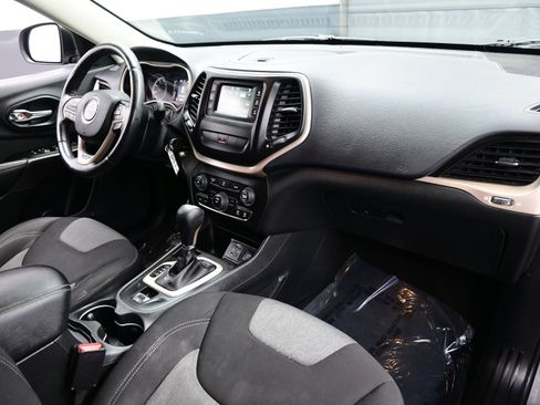 Used 2014 Jeep Cherokee Latitude FWD image 17
