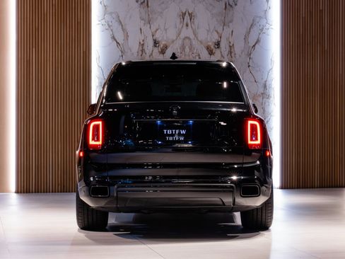 Used 2022 Rolls-Royce Cullinan Black Badge AWD/4WD image 7