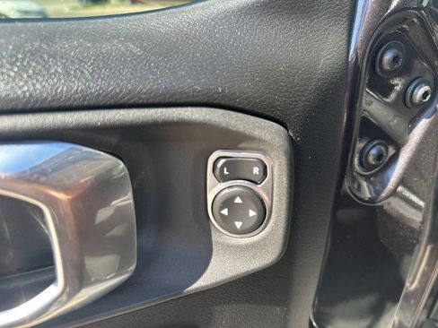 Used 2022 Jeep Wrangler Unlimited Rubicon w/ LED Lighting Group image 8