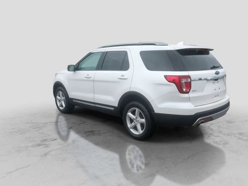 Used 2017 Ford Explorer XLT AWD/4WD image 6