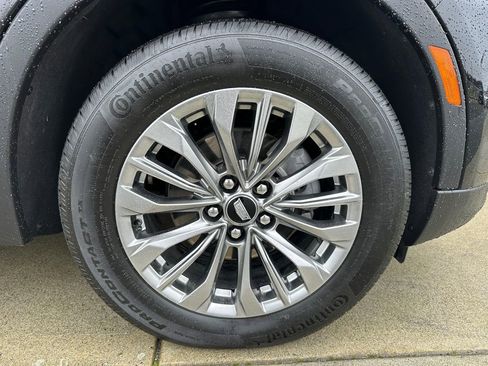 Certified 2025 Cadillac XT4 Premium Luxury image 9