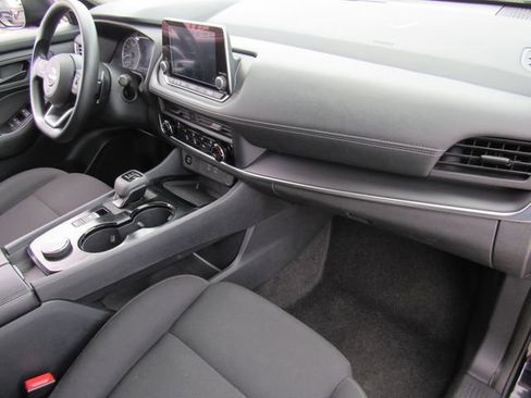Used 2024 Nissan Rogue S AWD/4WD image 11