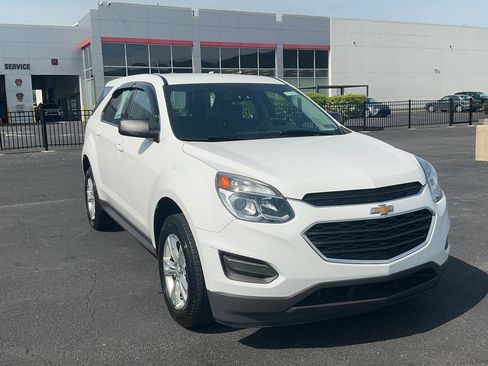 Used 2017 Chevrolet Equinox LS image 3