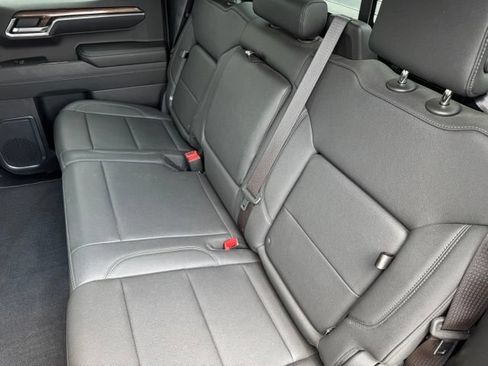 Used 2024 Chevrolet Silverado 1500 LT Trail Boss w/ Convenience Package II AWD/4WD image 8