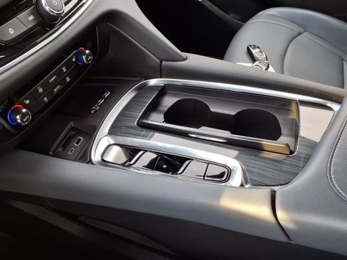 Used 2024 Buick Enclave Essence w/ Technology Package image 6